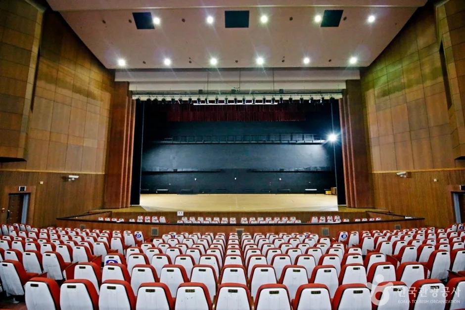 충남대학교 정심화국제문화회관 (12)