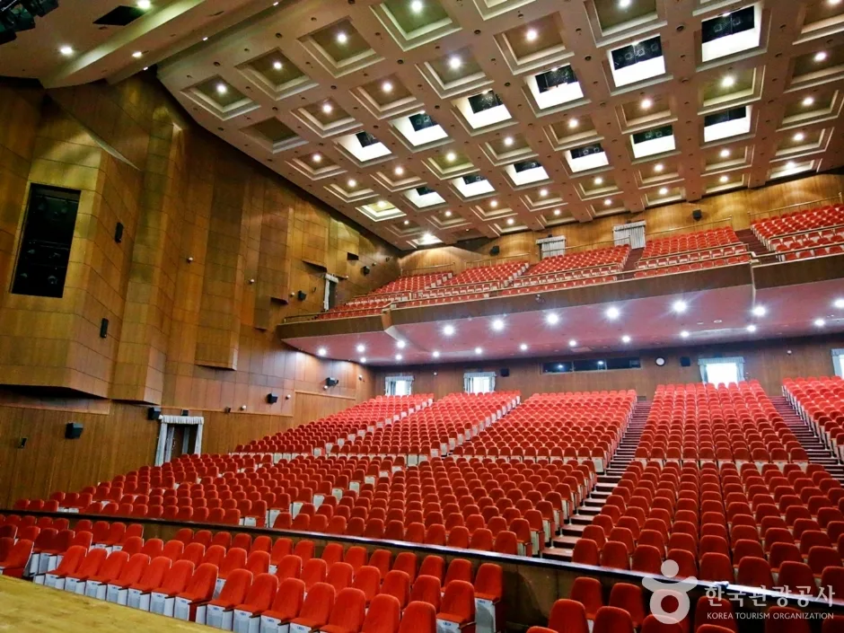 충남대학교 정심화국제문화회관 (4)