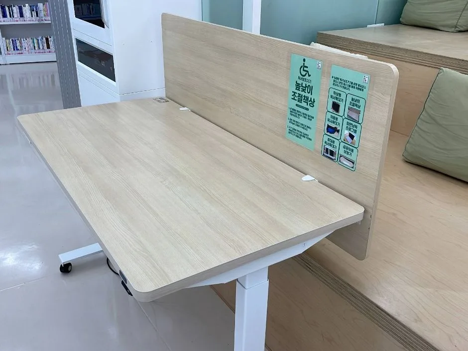 내를 건너서 숲으로 도서관_1층 종합자료실 전경2