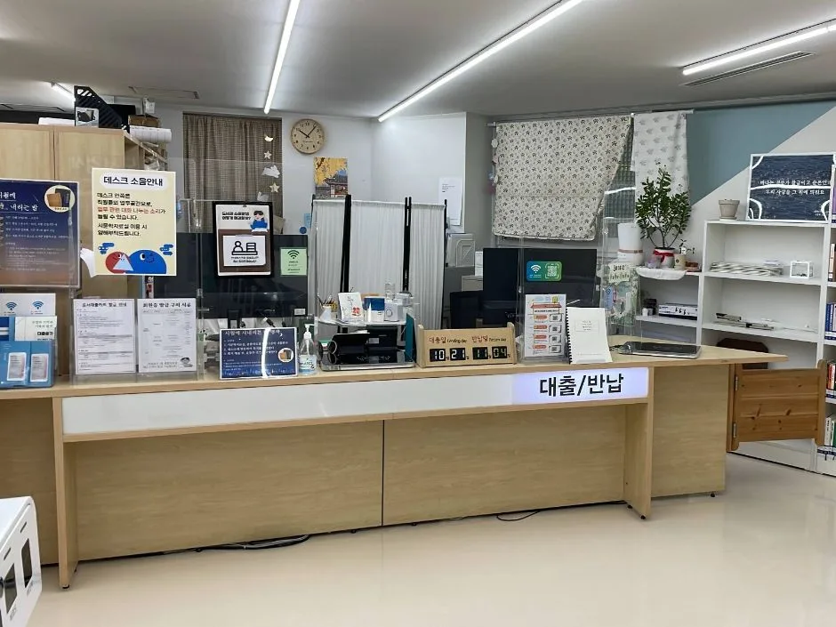 내를 건너서 숲으로 도서관_1층 안내데스크 옆 장애인 화장실 내부2