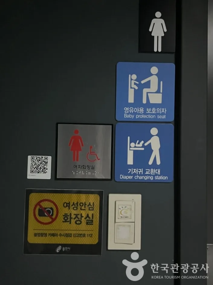 경기_용인_백남준아트센터_내부_2.jpg