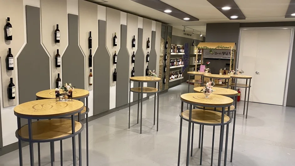 그랑꼬또 와이너리_스탠딩 테이스팅룸