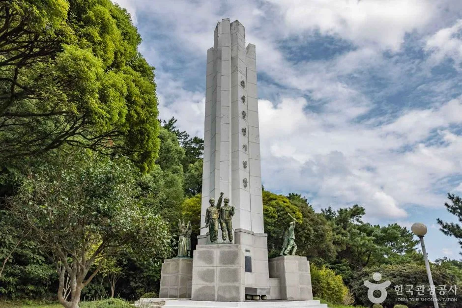 제주_제주_사라봉(모충사) 의병항쟁기념탑 (7)