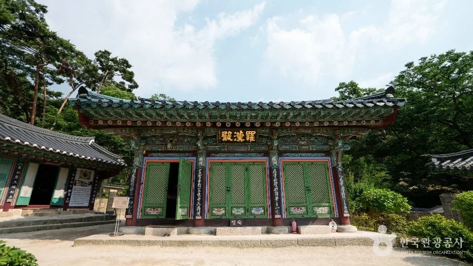 진관사_내부 장애인 주차장