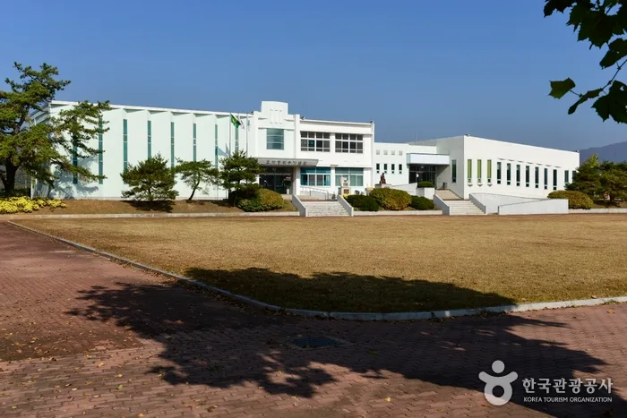 상주의 오래된 유적지와 자전거 역사 여행을 함께