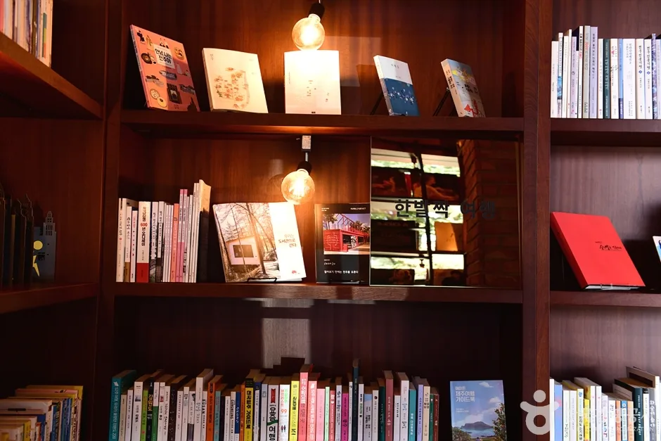 전북_전주_다가 여행자 도서관_외부_3.jpg