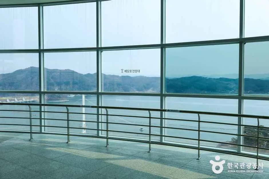 충남_예산_예당호 전망대_내부_2.jpg