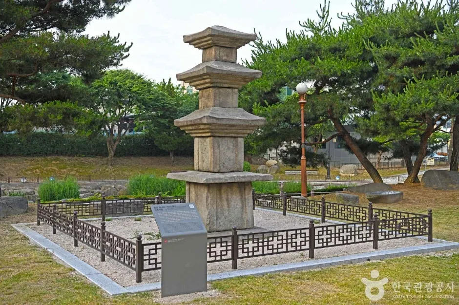 음성 읍내리 삼충석탑 (4)
