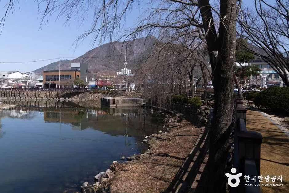 연지못_반영