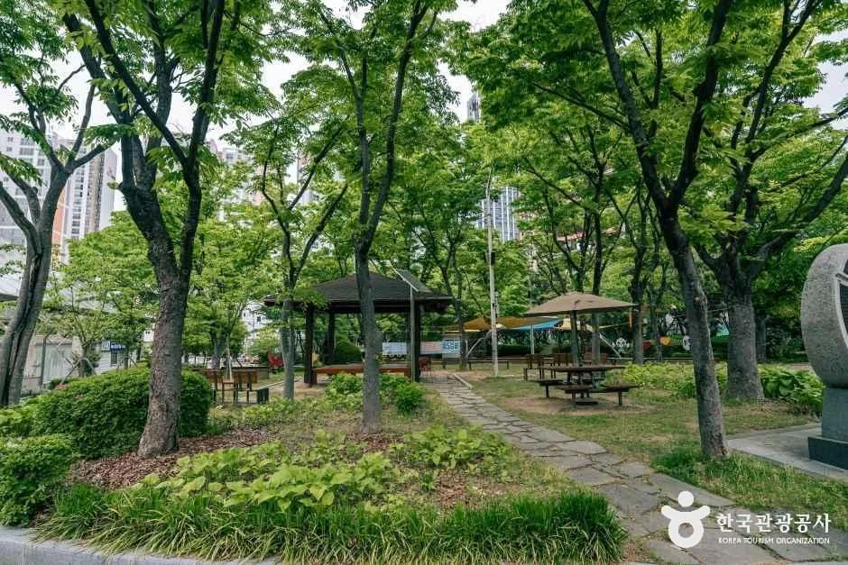 광주_농성광장_외부_1.jpg
