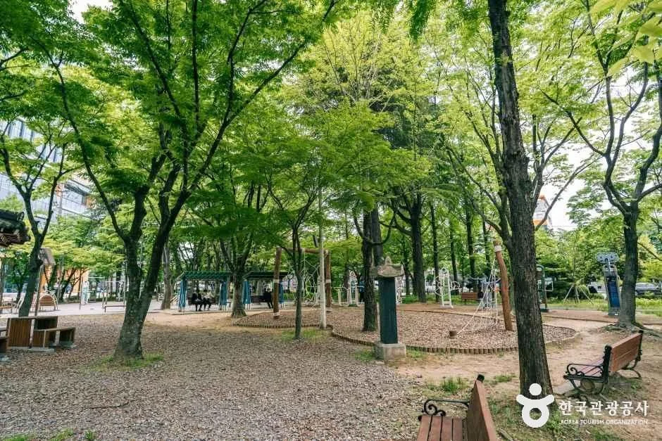광주_농성광장_외부_4.jpg