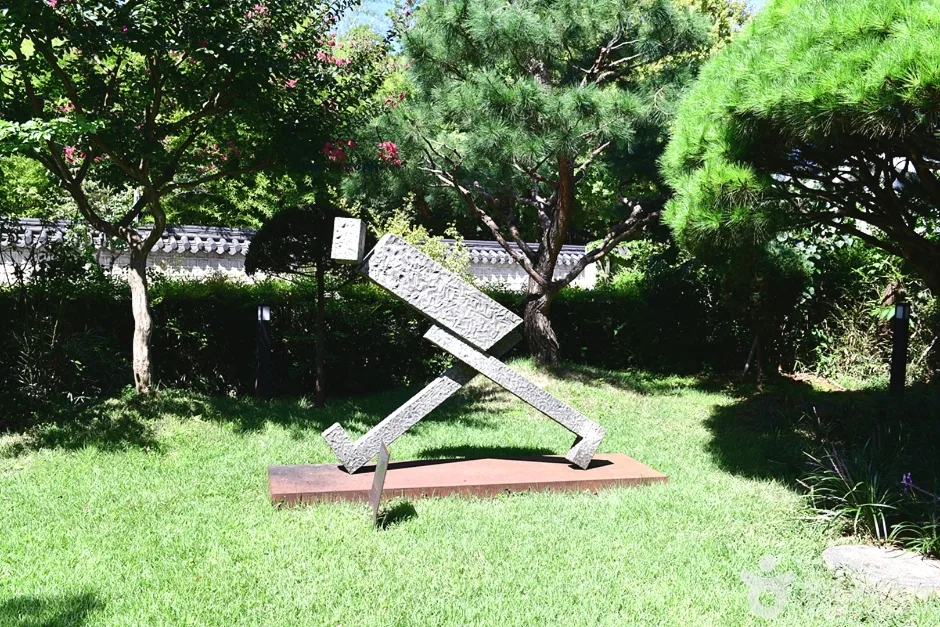 전북_전주_교동미술관_내부_8.jpg