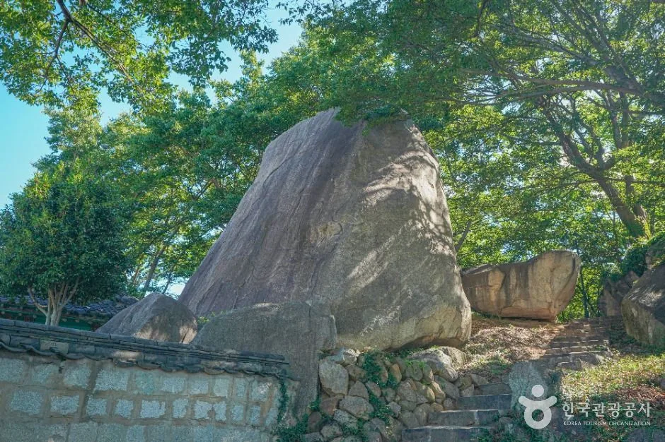 초선대 마애여래좌상