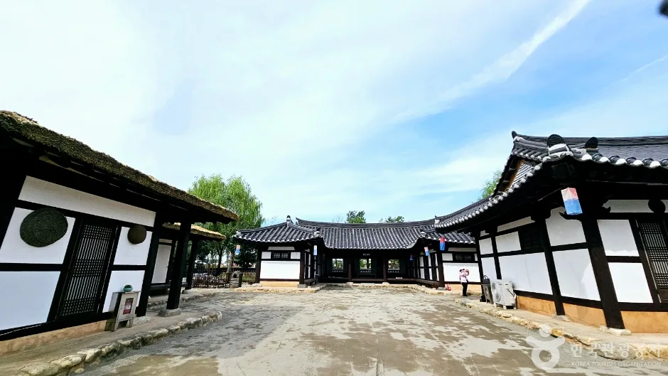 전북_김제_김제 벽골제_외부_2.jpg