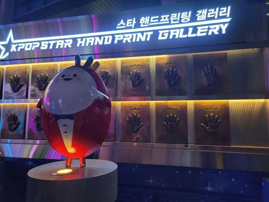 케이팝스타의거리_전시품(연예인들손모양2)