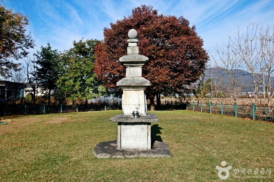 충주 원평리 석조여래입상 (2)