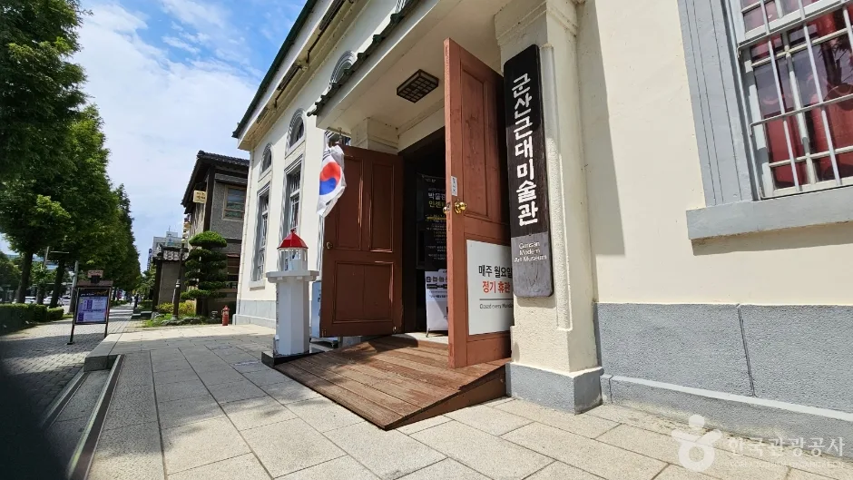 전북_군산_군산근대미술관_내부_1.jpg