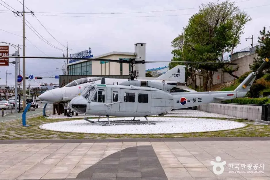 경북_포항_해군항공사령부 항공역사관_외부_1.png