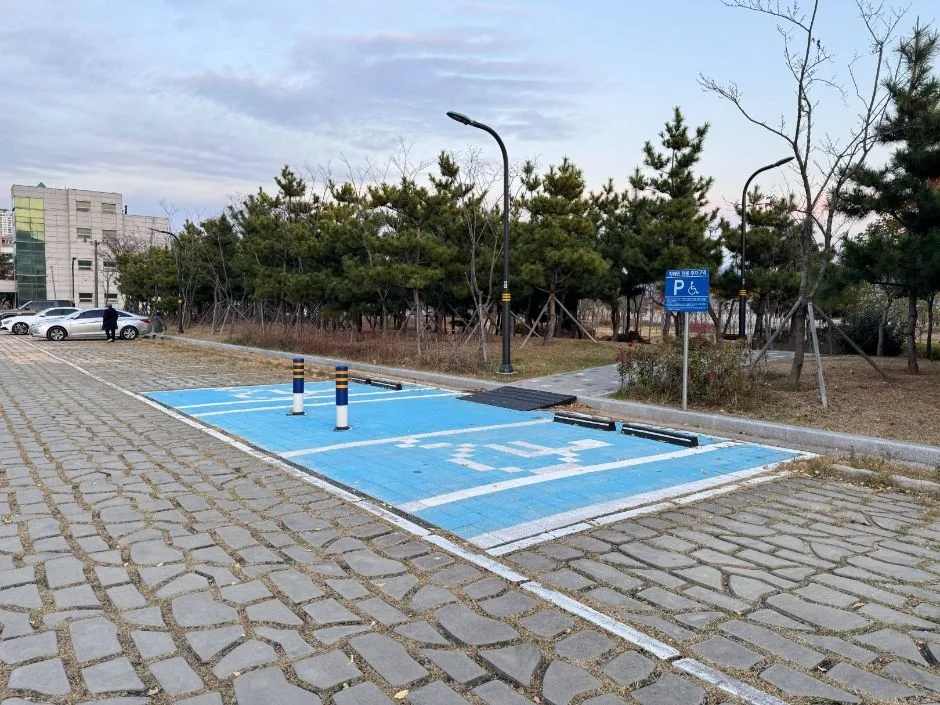 임항선 그린웨이_장애인 주차장3