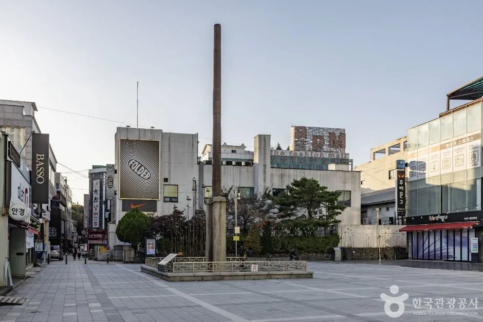 성안길 골목마다 피어나는 천년의 숨결, 청주 원도심 역사 여행_충북_청주_청주용두사지철당간_5.jpg