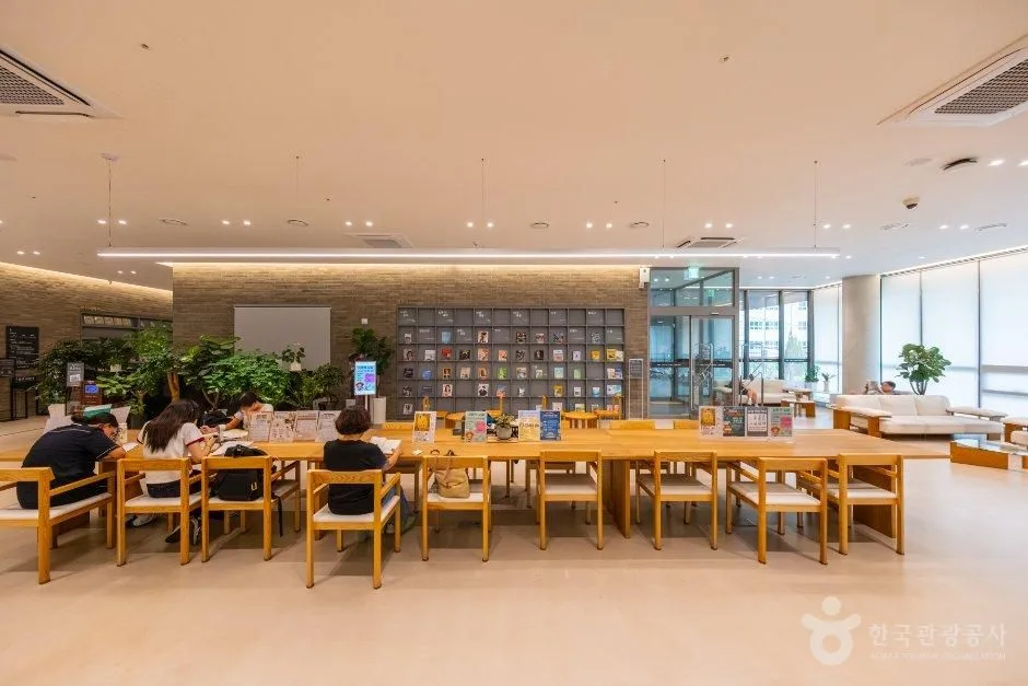 부산_사상구_주례열린도서관_내부_6.jpg
