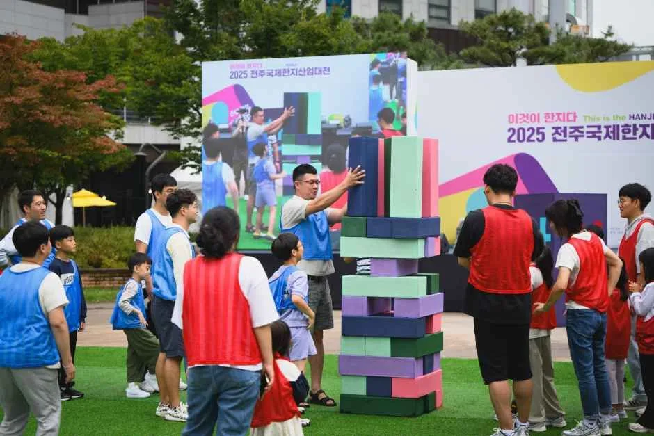 2026 전주한지문화축제 포스터.jpg