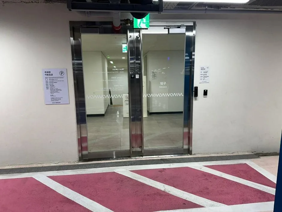 국립세계문자박물관_박물관 1층 출입구(미닫이)
