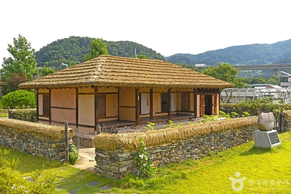 충북_보은_오장환문학관_외부_4.JPG