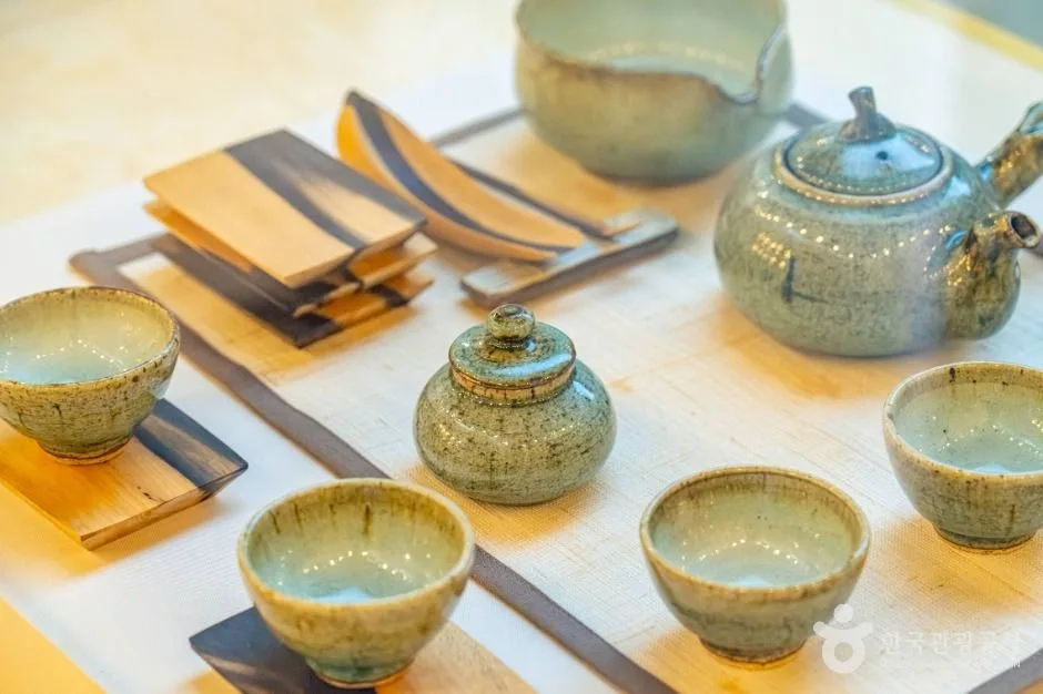 경남_하동_하동야생차박물관_내부_4.jpg
