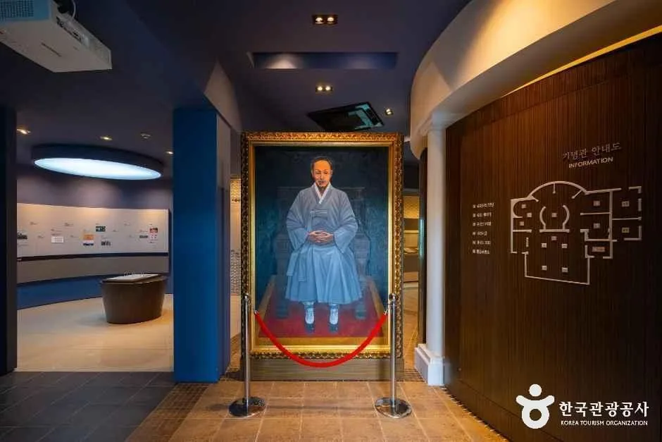 충남_천안_석오이동녕기념관_내부_2.jpg