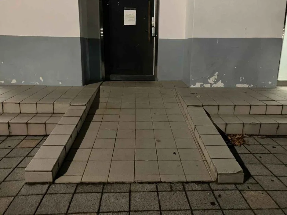 군포중앙공원_장애인화장실경사로