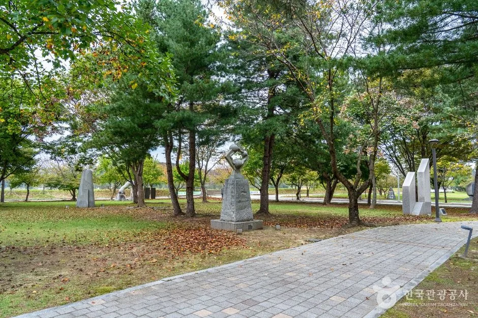부여군_구드래조각공원 (5)