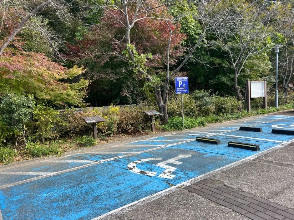 동리목월전시관_화장실 입구
