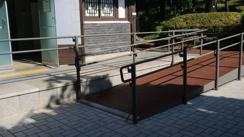 화도진지_정문에서 직진 산책로
