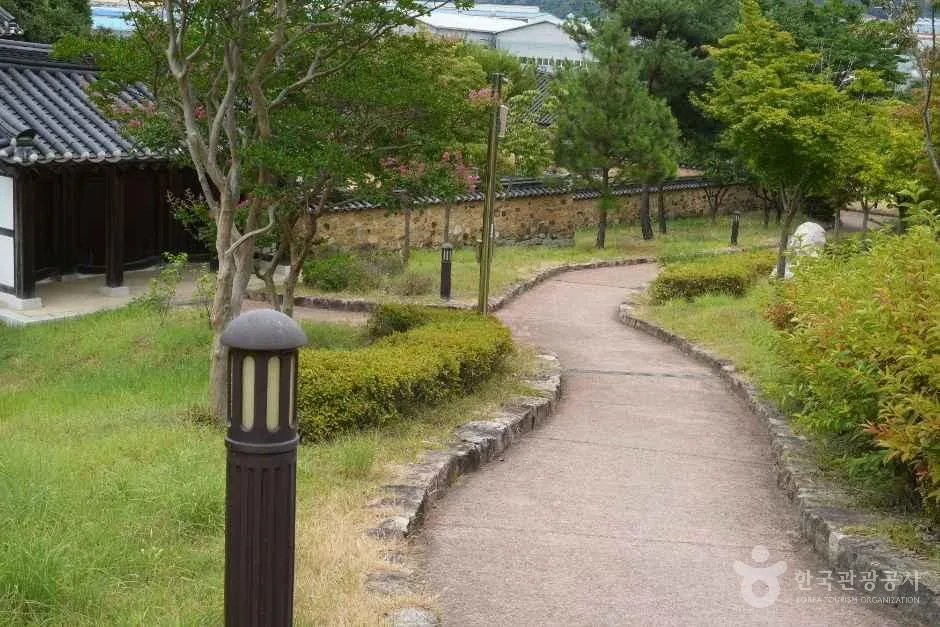 경상남도_양산_박제상 유적 효충사_산책로.JPG
