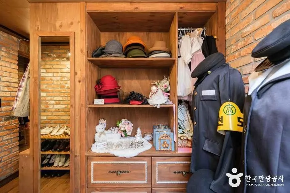 울산_이팔청춘사진관_내부_2.jpg