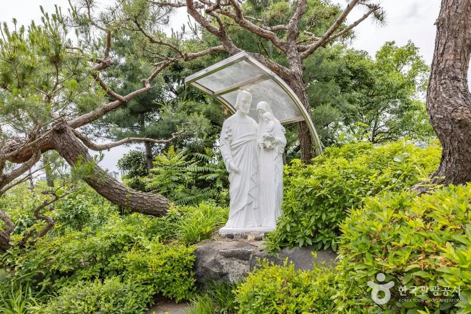 느린 걸음으로 둘러보는 청주의 감성 명소_충북_청주_청추성공회성당_6.jpg