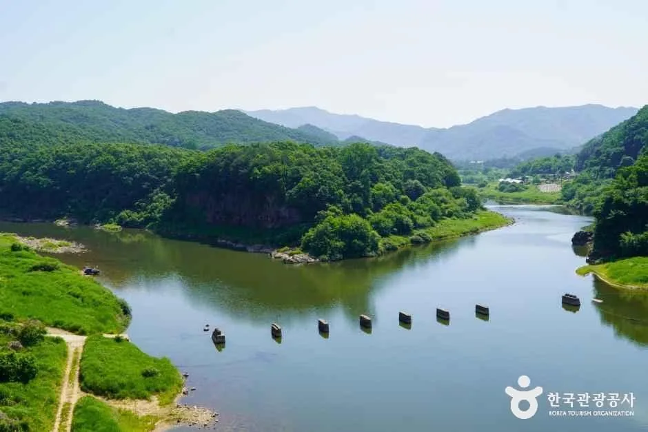 경기_연천_한탄강 베개용암 출렁다리_외부_8.jpg