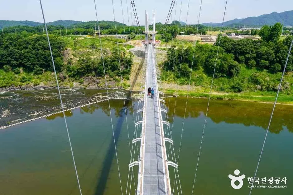 경기_연천_한탄강 베개용암 출렁다리_외부_4.jpg