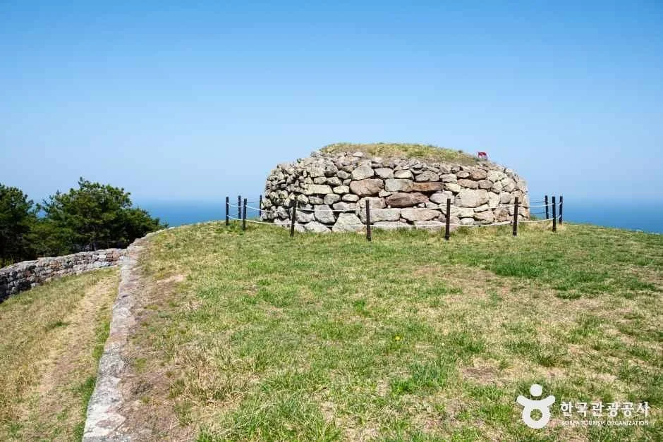 경북_영덕_대소산봉수대_외부_2.jpg