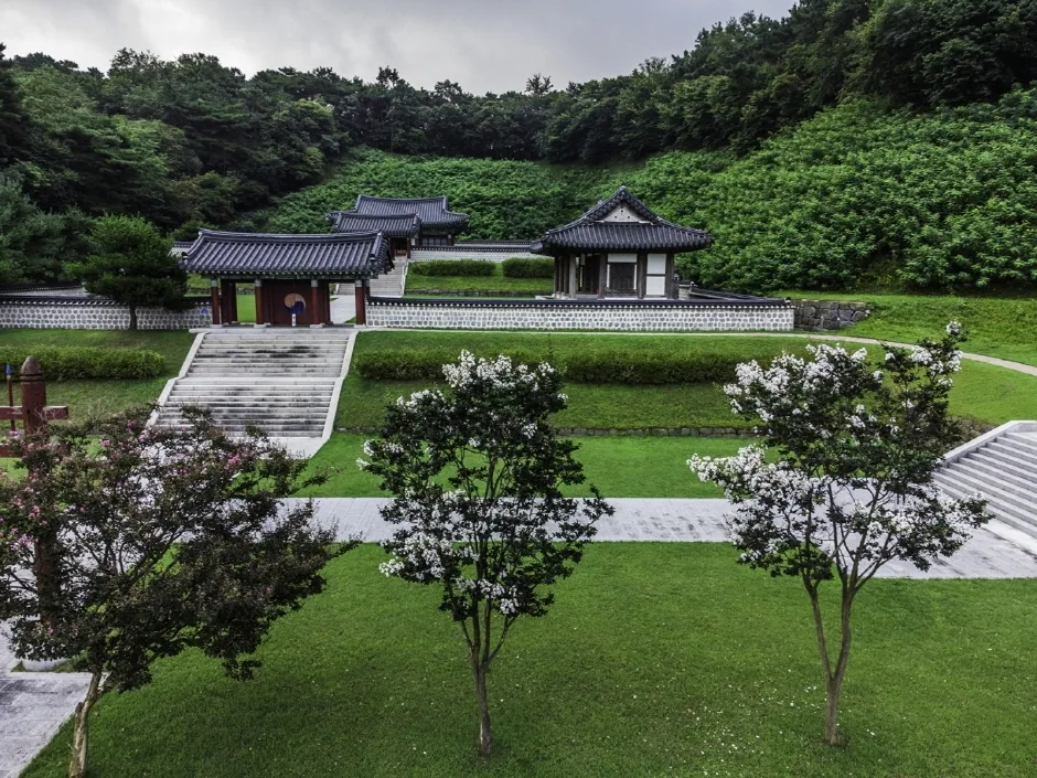충남_홍성_김좌진장군 사당_외부_2.jpg