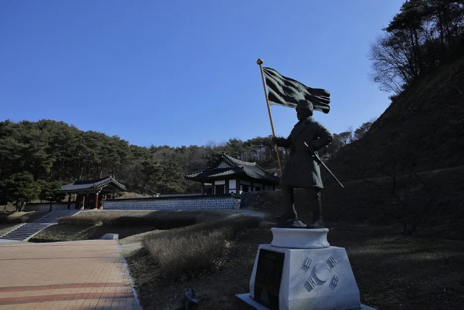 충남_홍성_김좌진장군 사당_외부_9.jpg