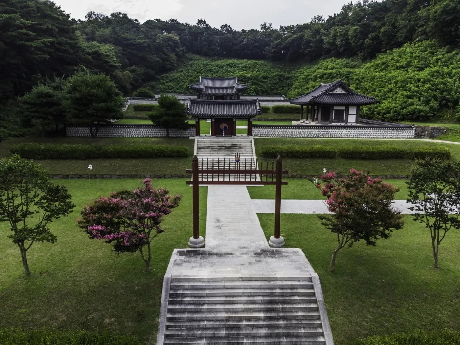 충남_홍성_김좌진장군 사당_외부_1.jpg
