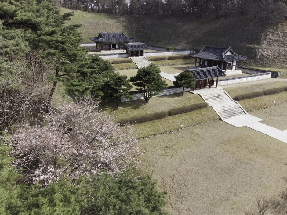 충남_홍성_김좌진장군 사당_외부_6.jpg