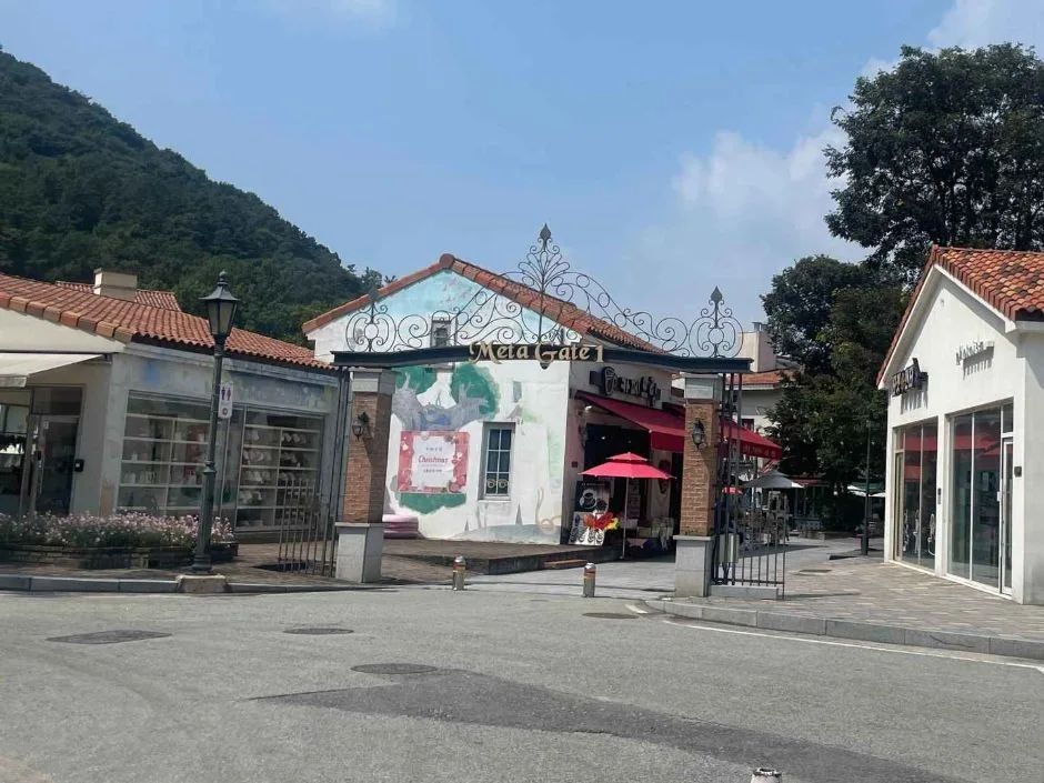 메타프로방스_주출입구