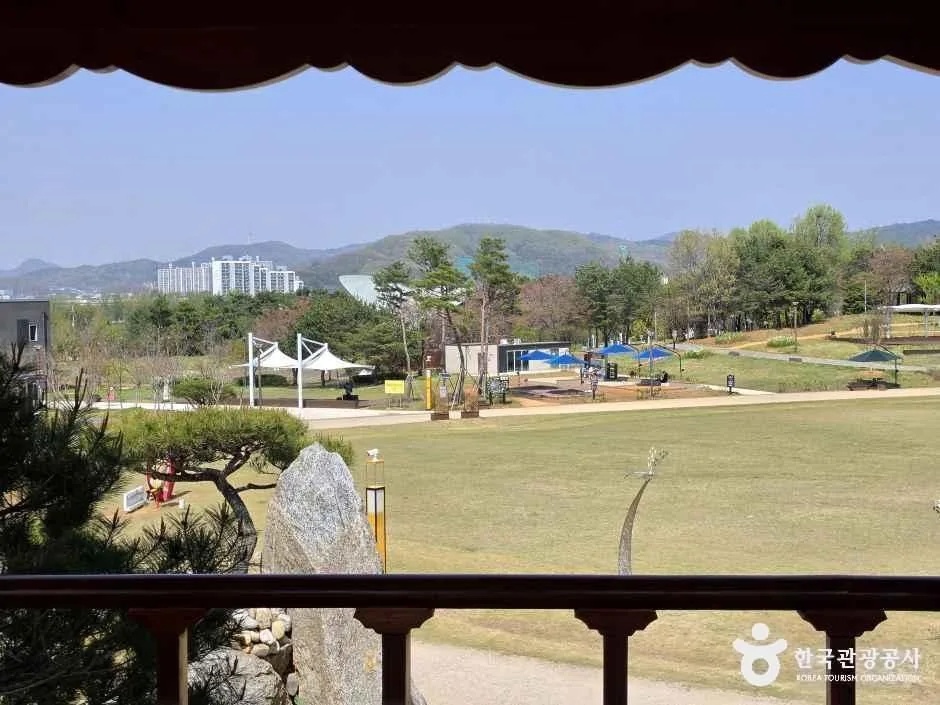 충남_아산_아산문화공원(구.권곡문화공원) 청소년수련관지구_외부_2.jpg