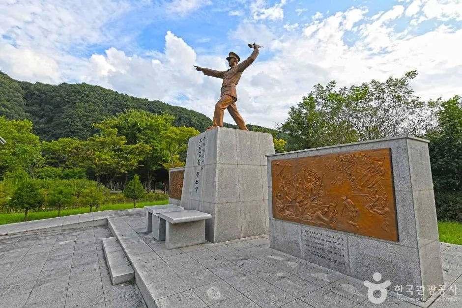 강원_춘천_춘천내평전투 호국경찰추모상 (2)
