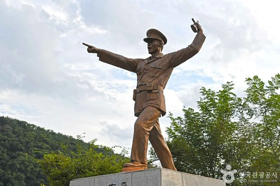 강원_춘천_춘천내평전투 호국경찰추모상 (6)