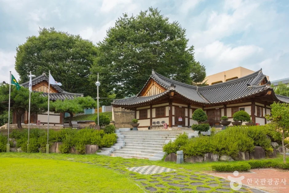 청운각