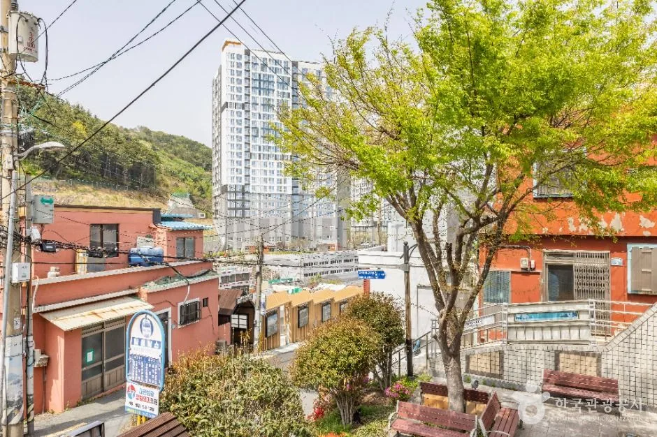 부산_서구_비석문화마을_외부_4.jpg